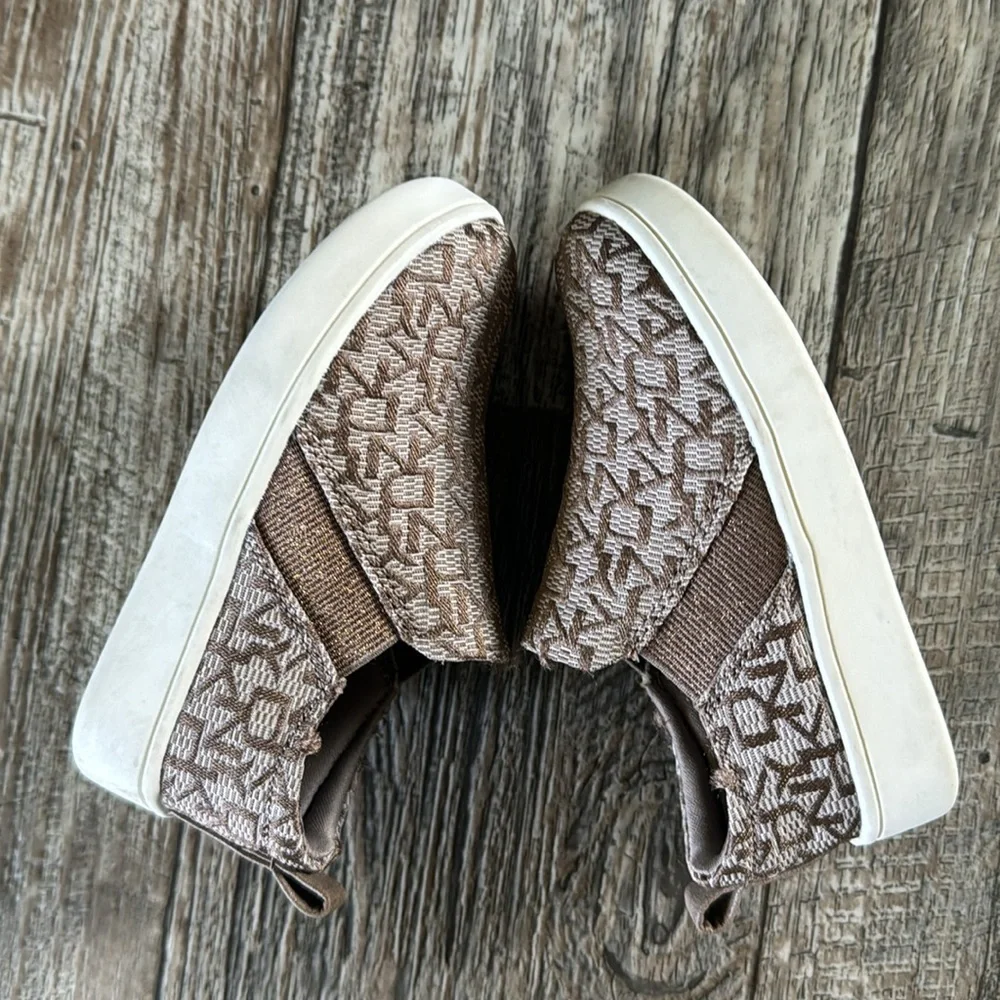 DKNY Toddler Girls Cam Gore Canvas Sneakers, Size 7/6